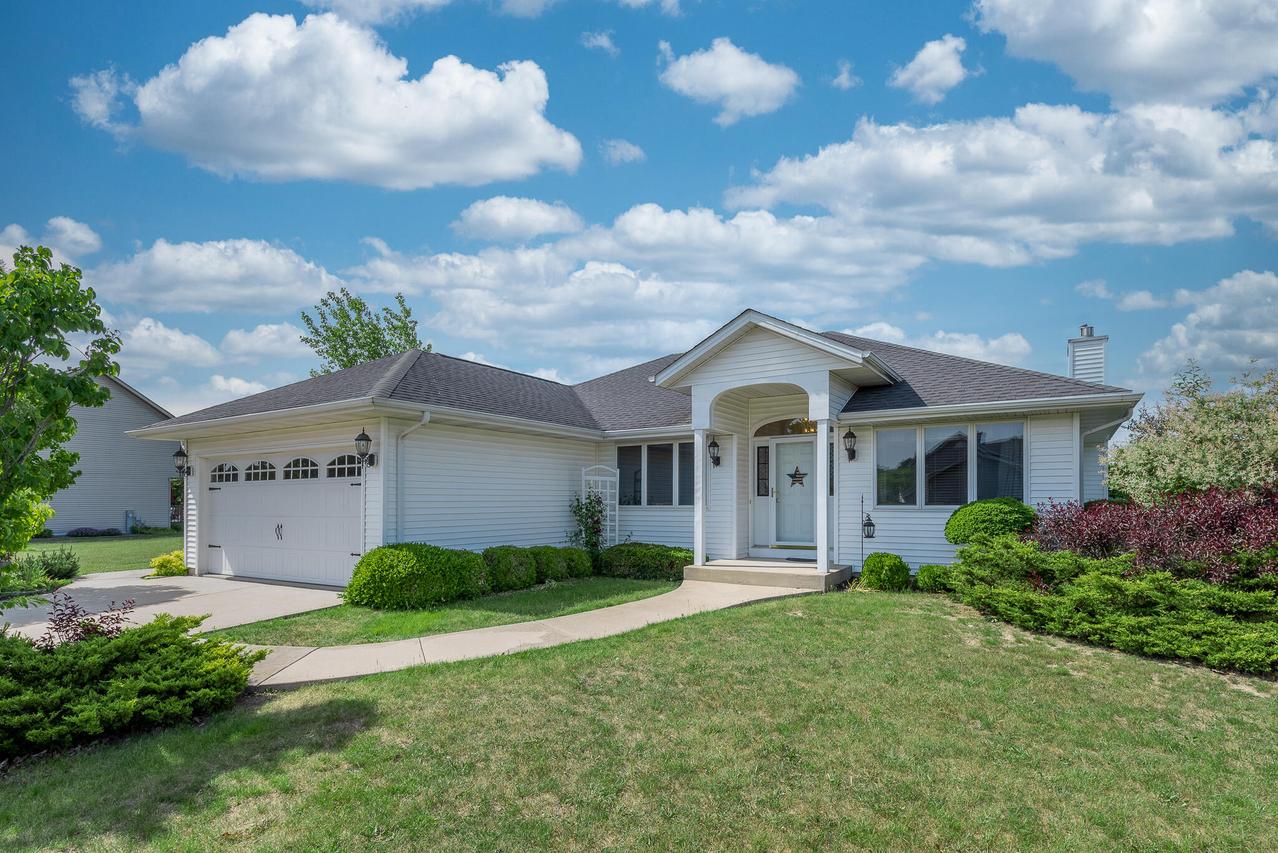 168 White Oak Ct, Union Grove, WI 53182