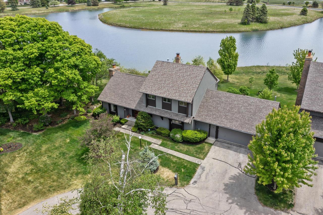 25 Lakewood Dr, Wind Point, WI 53402