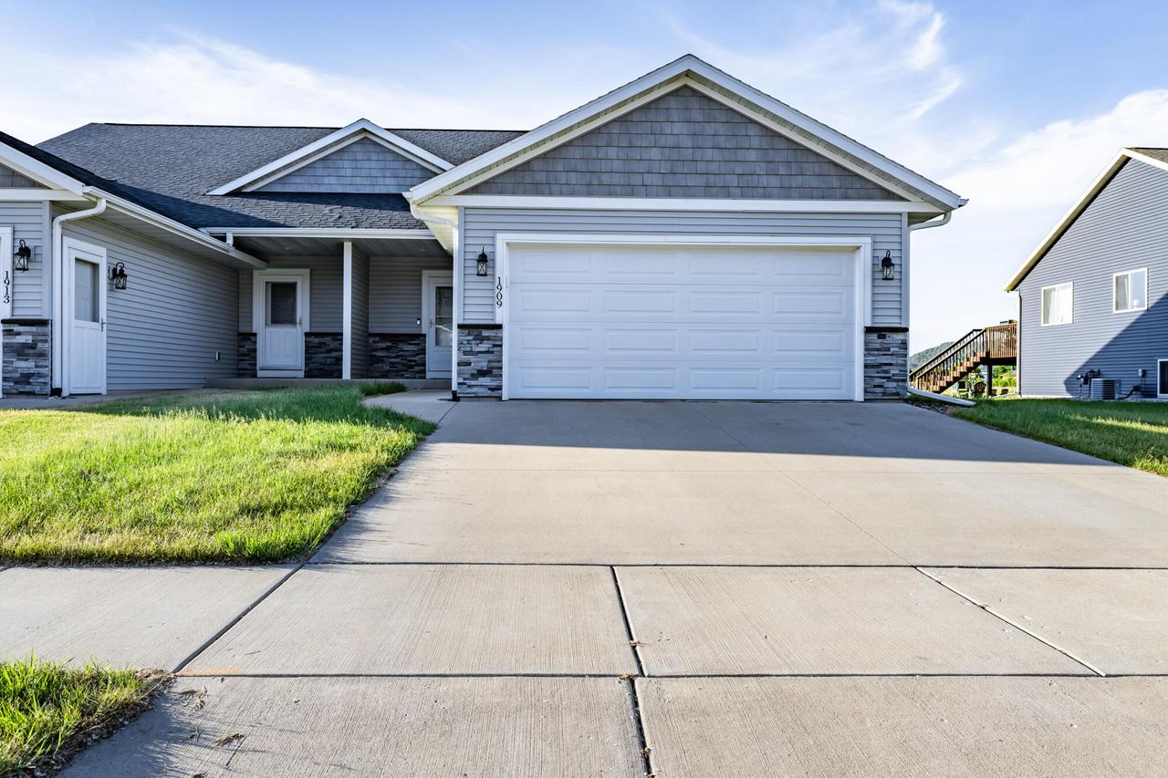 1909 Prairie Pl, Holmen, WI 54636