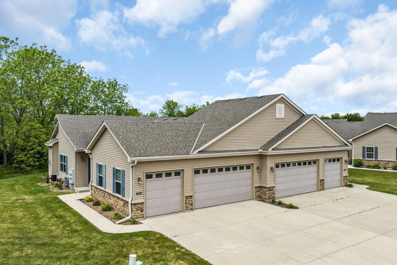 928 Langdon Ct, Mount Pleasant, WI 53406