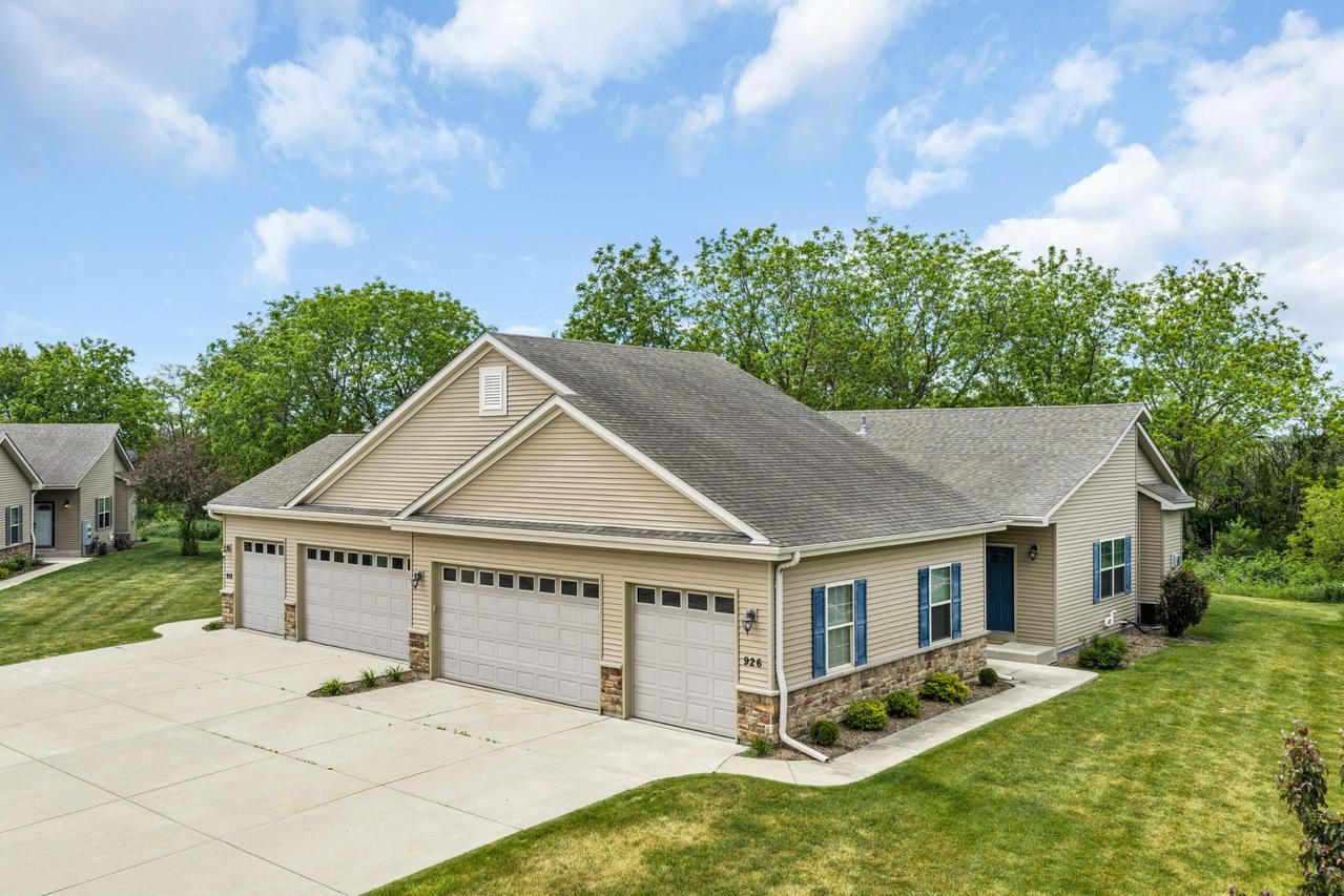 926 Langdon Ct, Mount Pleasant, WI 53406