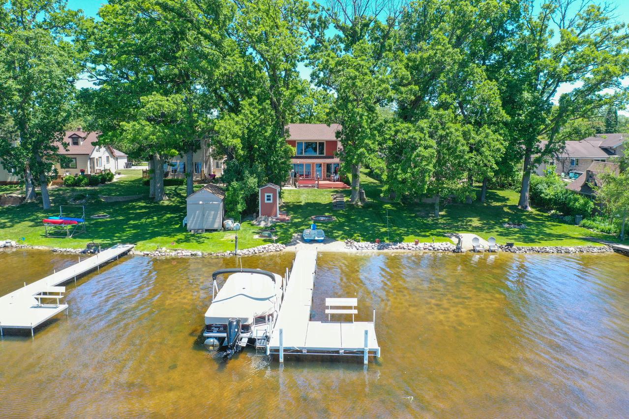 7926 E Long Lake, Norway, WI 53185