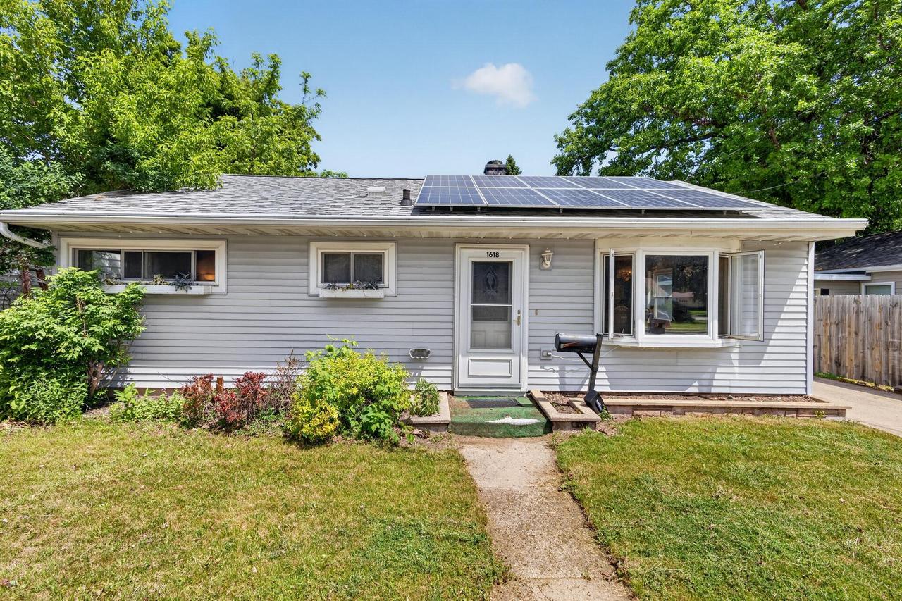 1618 E College Ave, Appleton, WI 54915