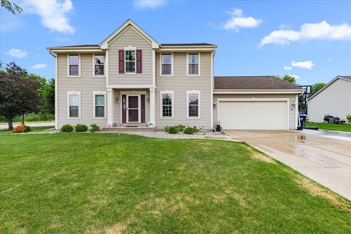 871 N Sandy Ln, Elkhorn, WI 53121