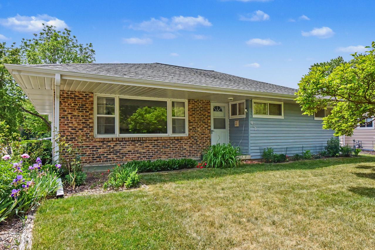 803 W Washington Ave, Waukesha, WI 53188