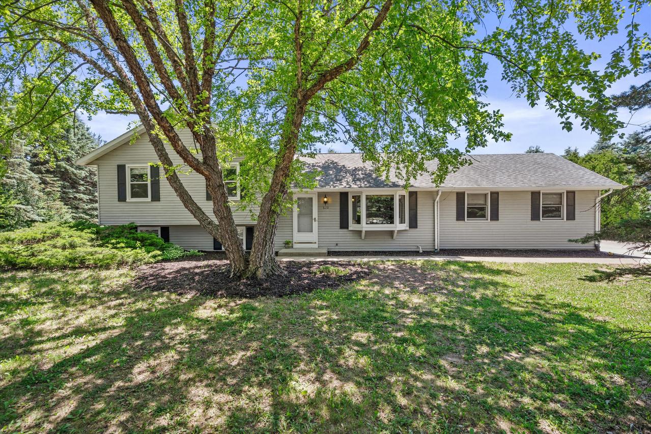 620 Prairie View, North Prairie, WI 53153