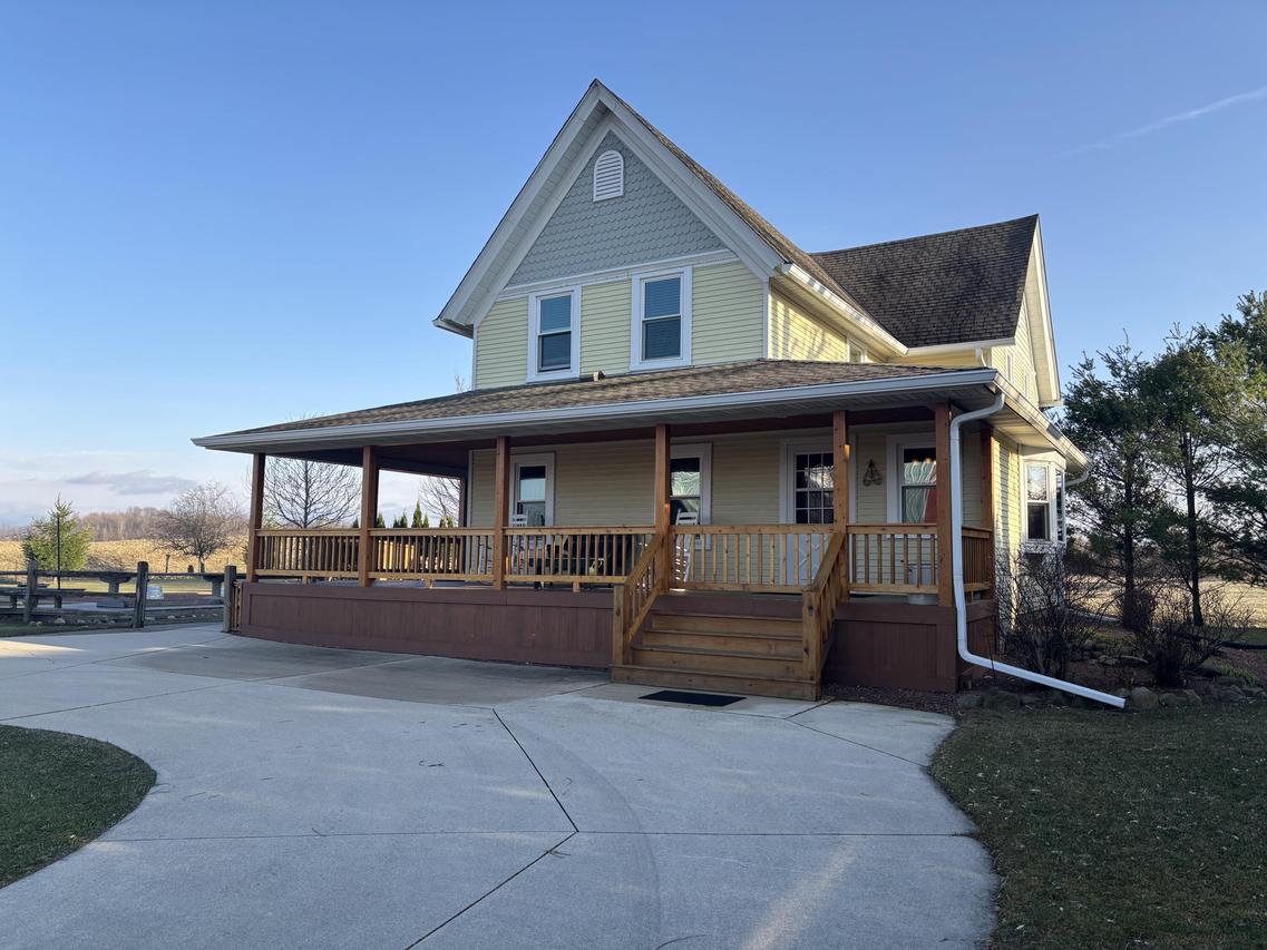 3932 Birchwood Rd, Saukville, WI 53080