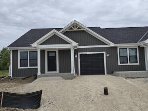 W219N16393 Jasmine Ct, Jackson, WI 53037