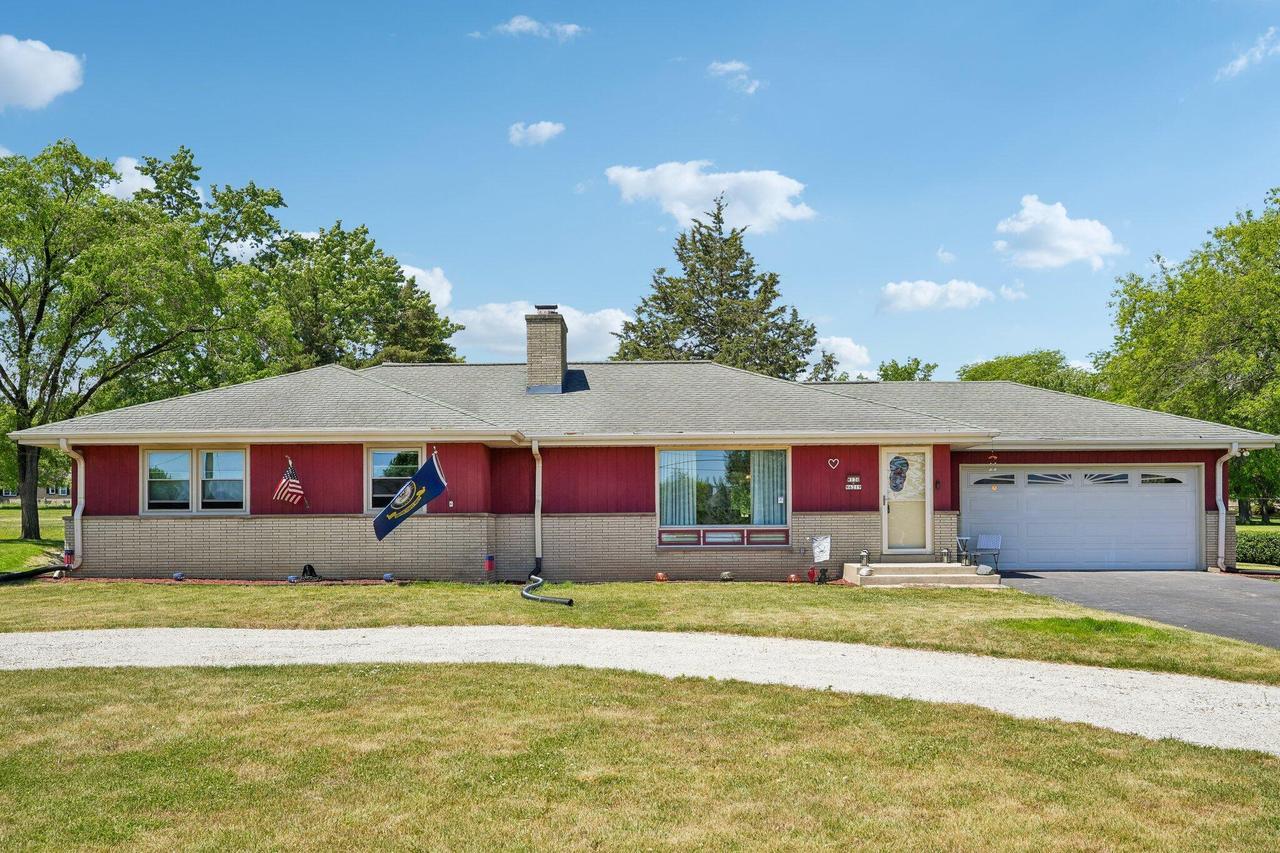 W130N6219 River Dr, Menomonee Falls, WI 53051