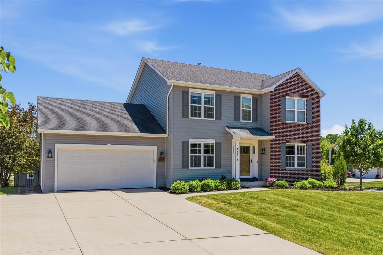 1192 Iris Ln, Saukville, WI 53024