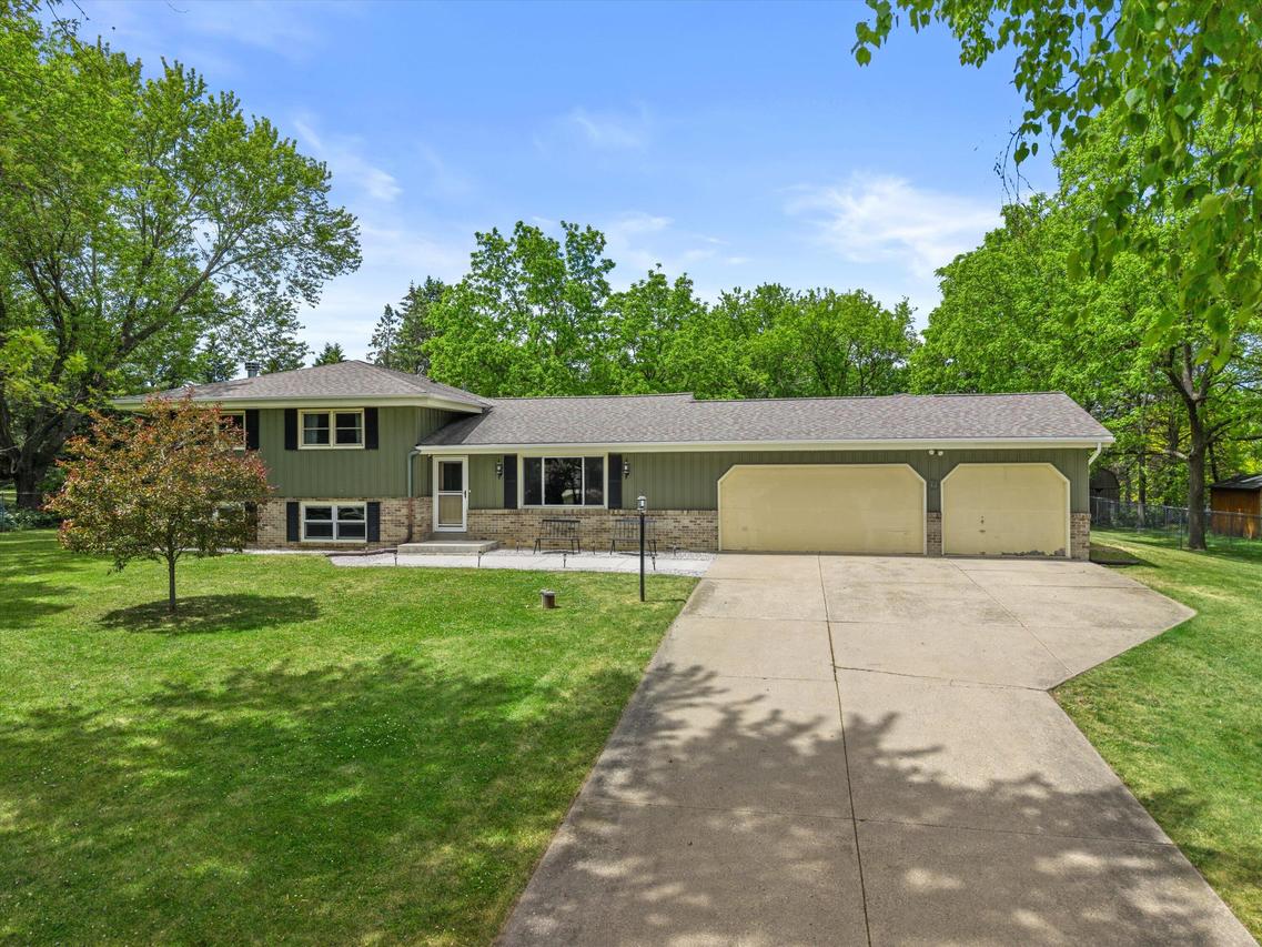 S69W22340 Sonoma Way, Vernon, WI 53103