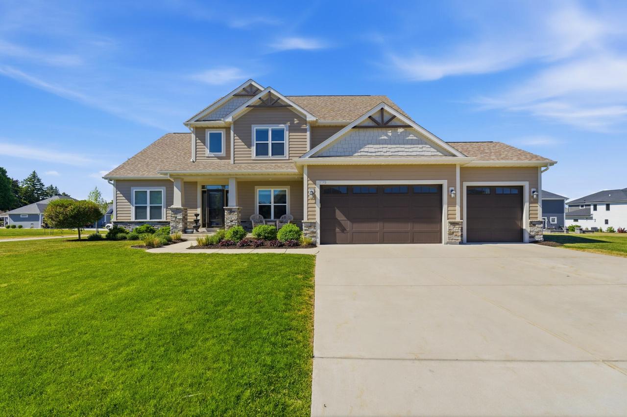 1152 W Sunrise Pass, Oak Creek, WI 53154