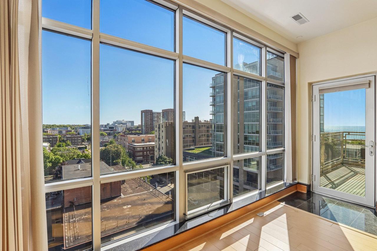 1550 E Royall Pl #Unit 911, Milwaukee, WI 53202