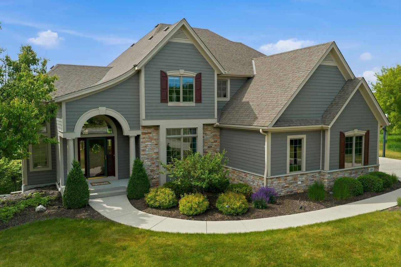 439 N Pineview Ct, Richfield, WI 53017