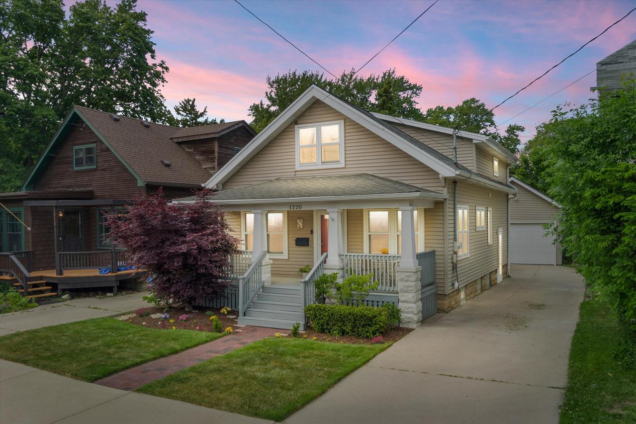 1220 E Warnimont Ave, Milwaukee, WI 53207