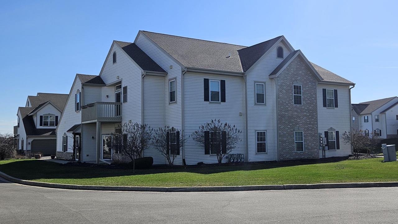1114 Hastings Ct #101, Mount Pleasant, WI 53406