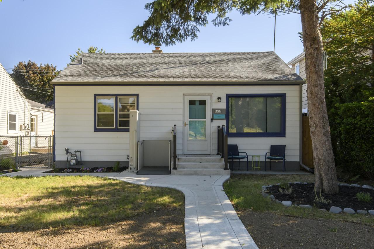9035 W Lisbon Ave, Milwaukee, WI 53222