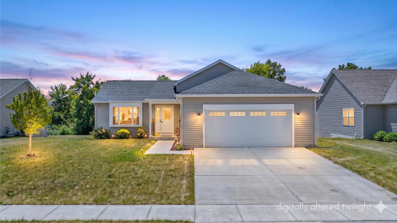 1423 E Longneedle Ln, Elkhorn, WI 53121