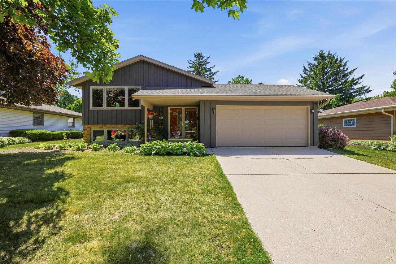 6085 Trail Ridge, Greendale, WI 53129