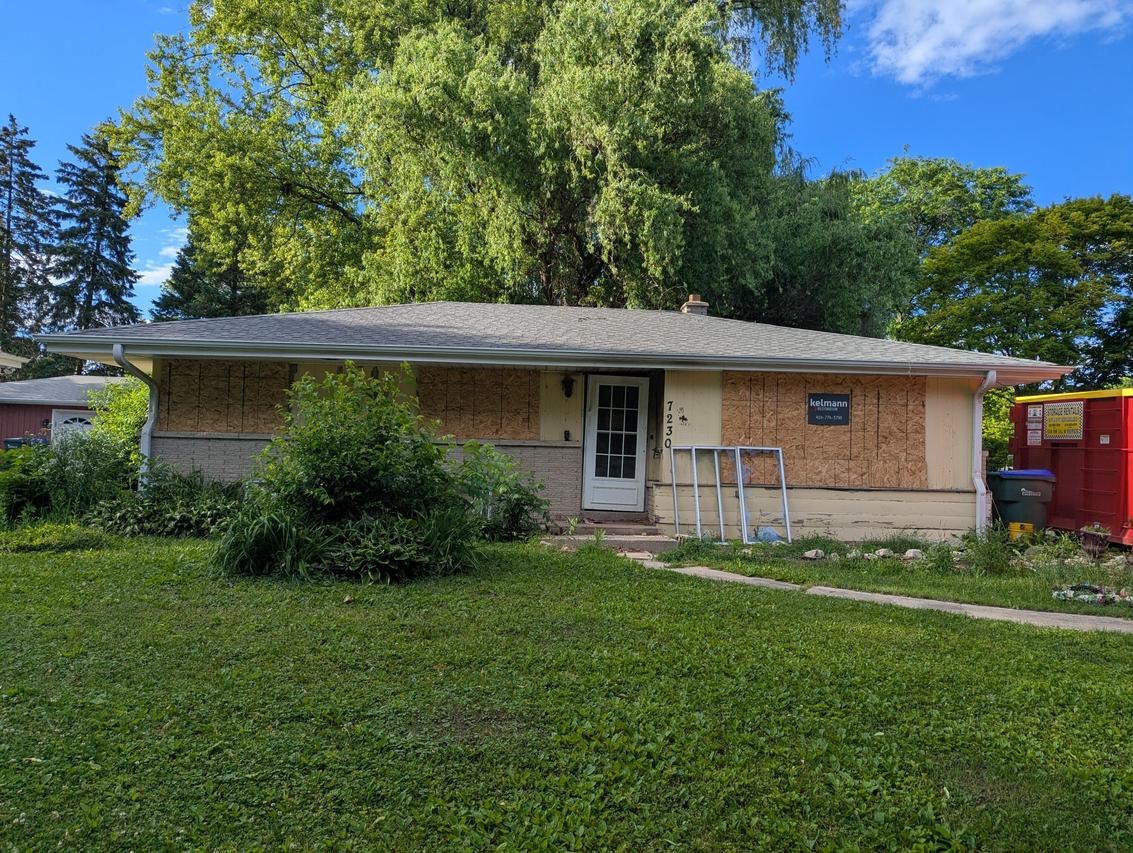 7230 Enfield Ave, Greendale, WI 53129