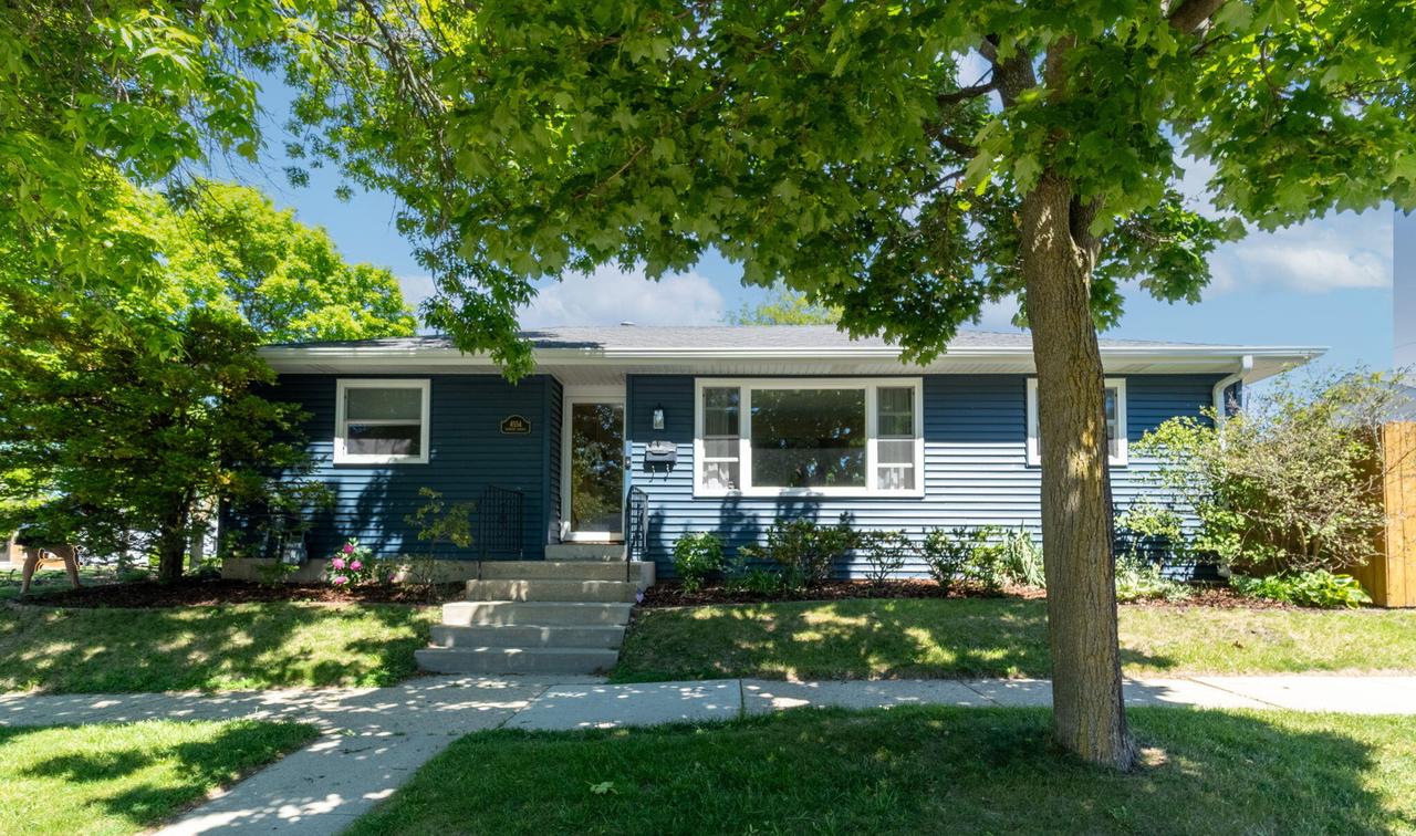 4554 S Vermont Ave, Saint Francis, WI 53235