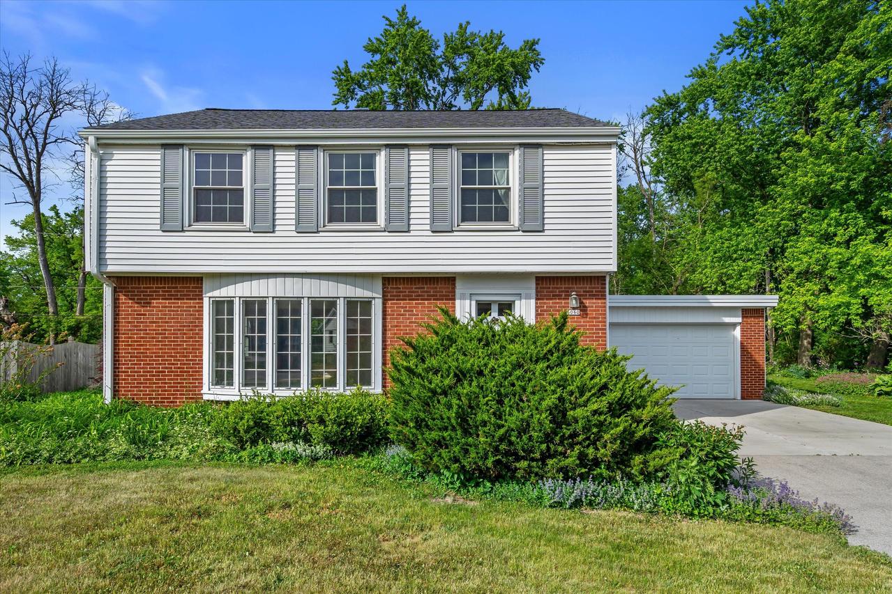 6060 N Alberta Ln, Glendale, WI 53217