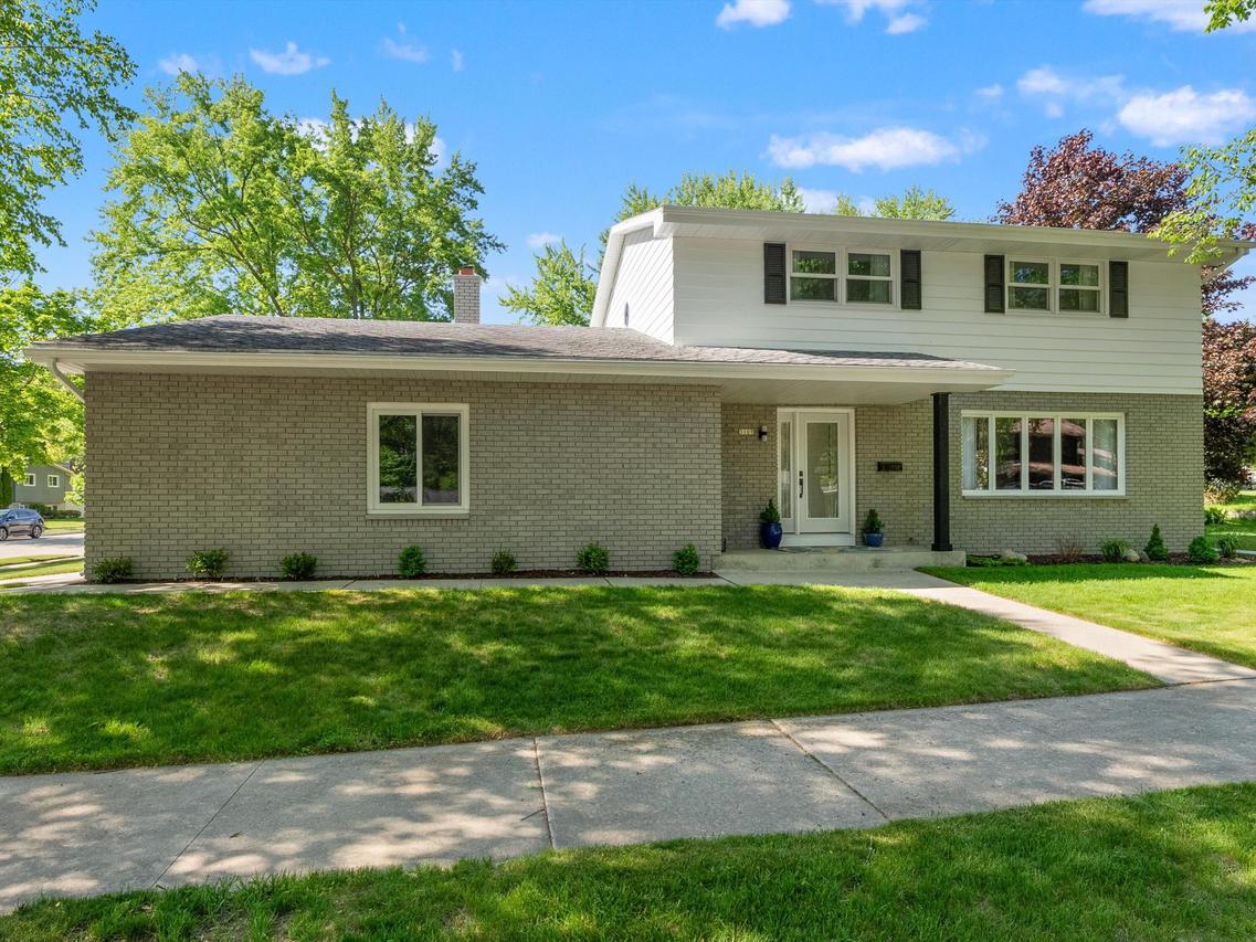 3107 Cherokee Dr, Sheboygan, WI 53083