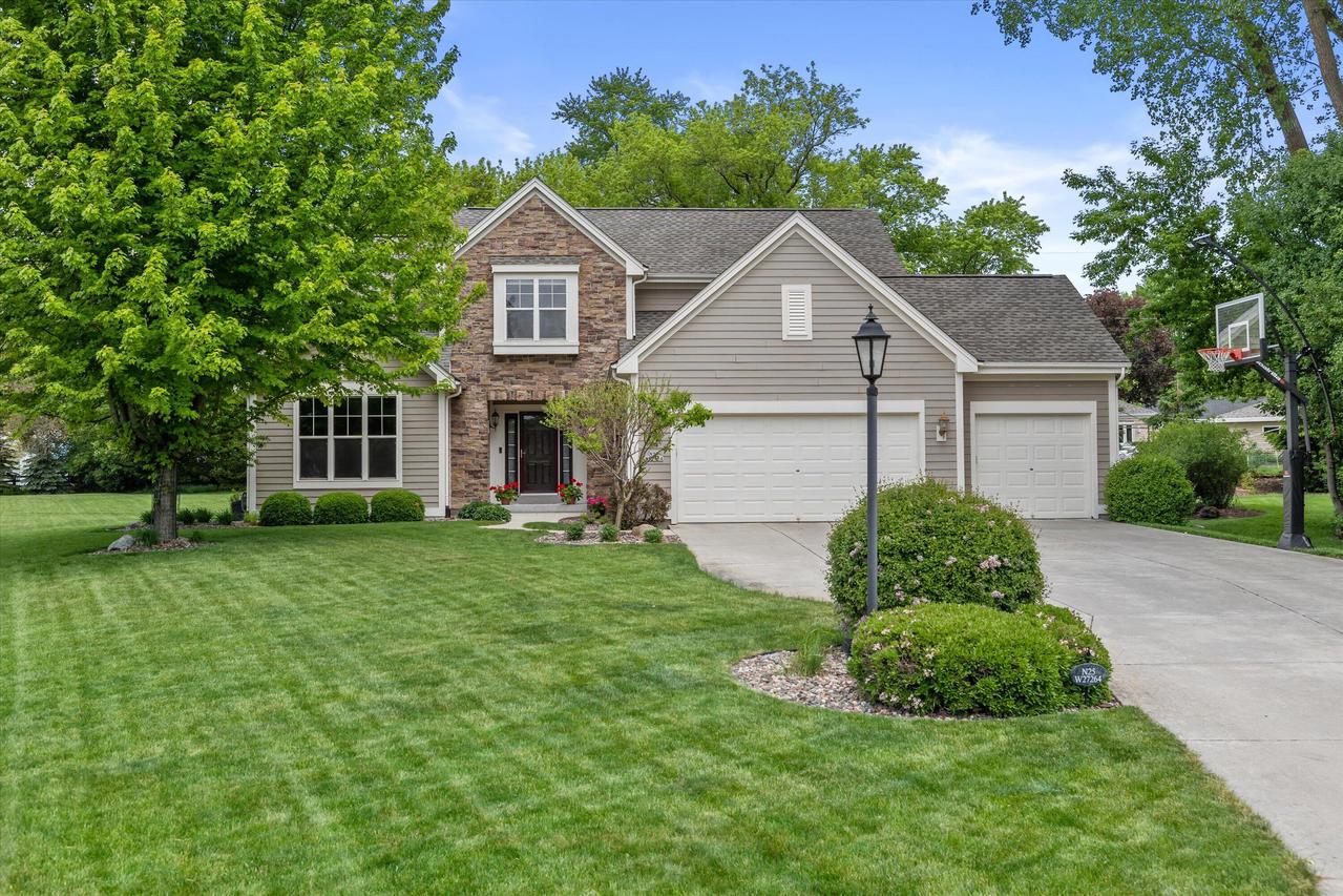 N25W27264 Covington Ct, Pewaukee, WI 53072