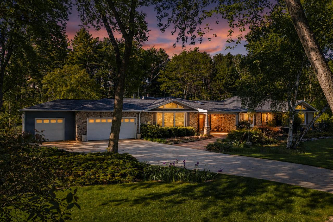400 W Revere Rd, Mequon, WI 53092