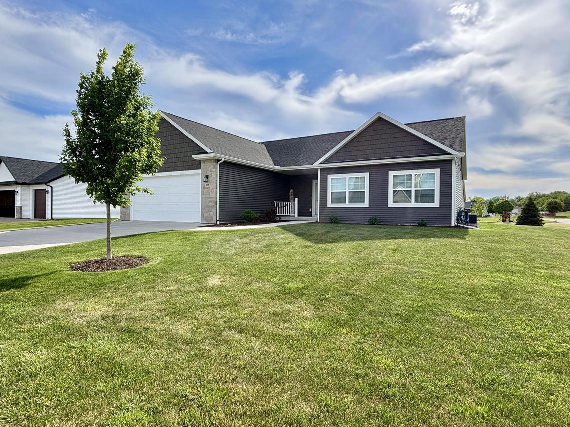439 East St, Juneau, WI 53039