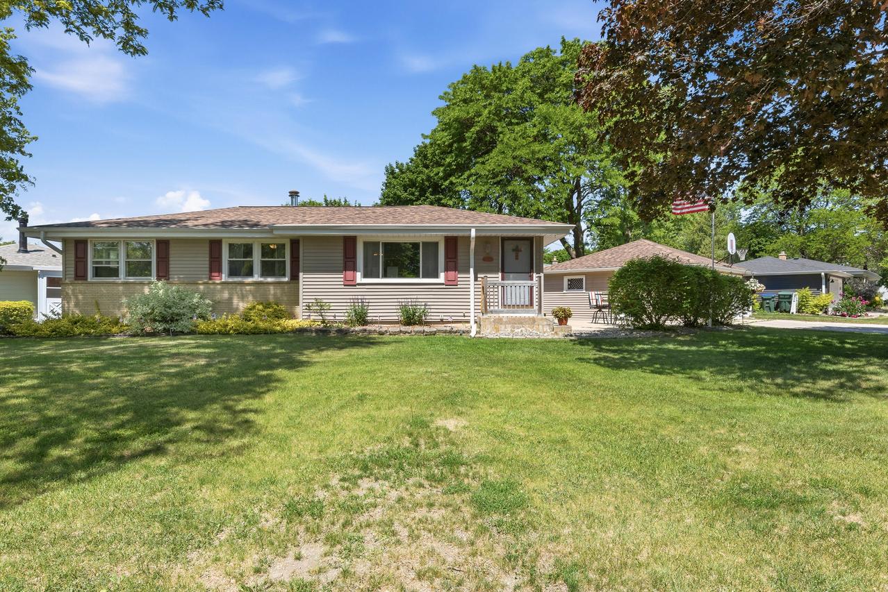 5426 Middleton Dr, Greendale, WI 53129