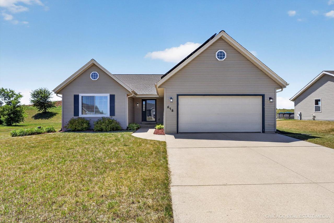 512 Parkview Dr, Johnson Creek, WI 53038