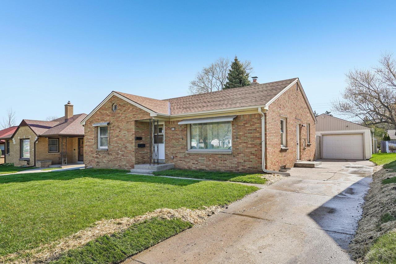 3316 S 60th St, Milwaukee, WI 53219