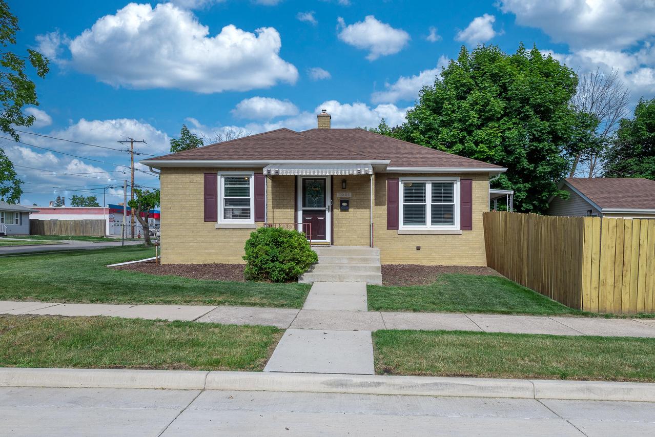 7005 40th Ave, Kenosha, WI 53142
