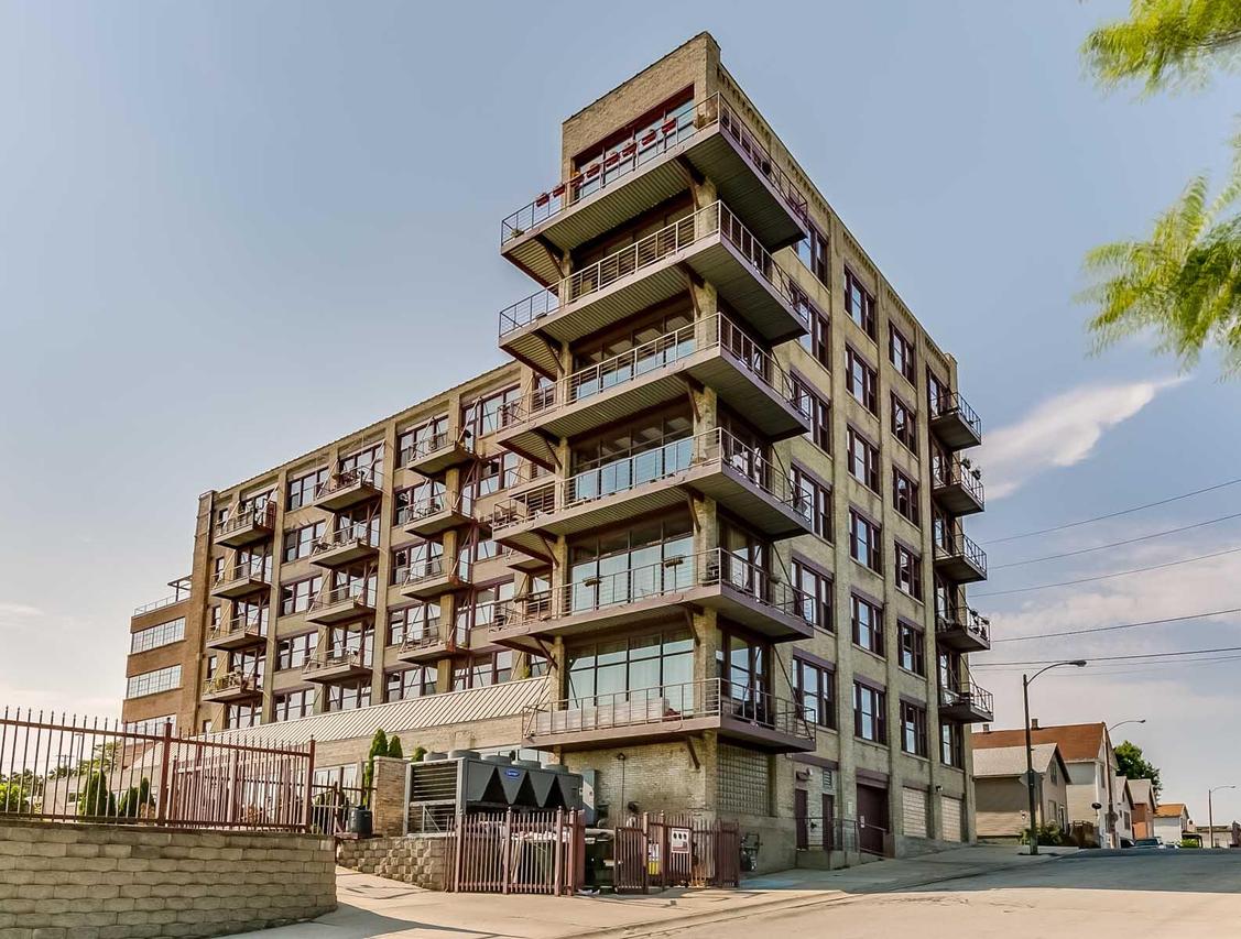 215 W Maple St #607, Milwaukee, WI 53204