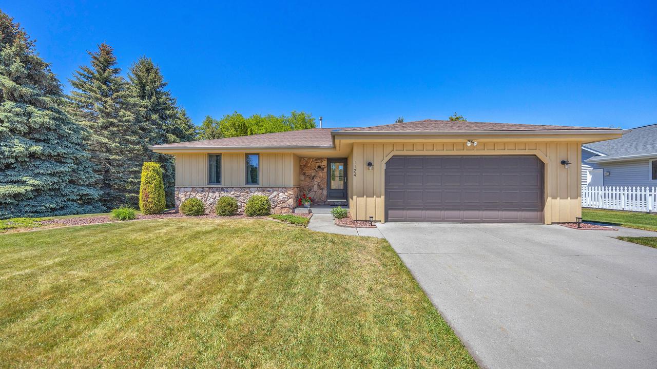 1124 Sommer Dr, Sheboygan, WI 53081