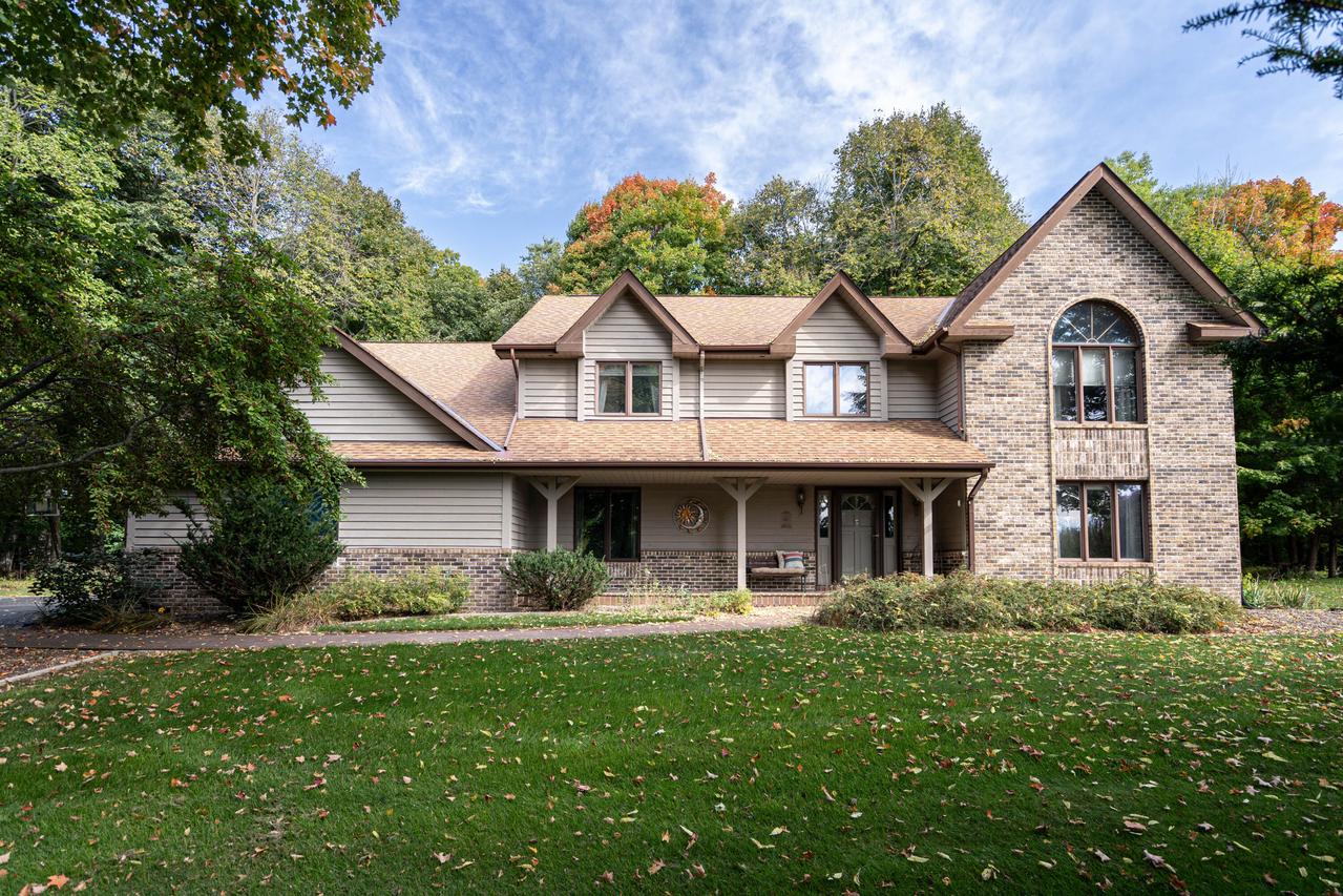 1896 Shady Ln, Grafton, WI 53024
