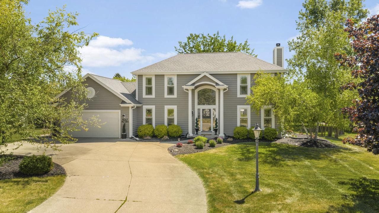 W265N2184 Sawgrass Ln, Pewaukee, WI 53072