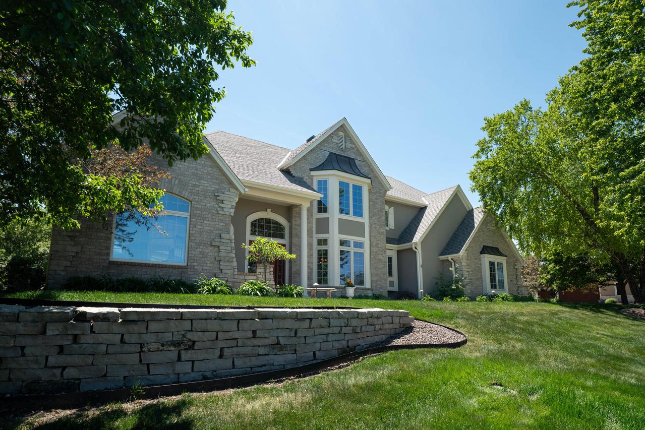 1801 E Juniper Way, Hartland, WI 53029