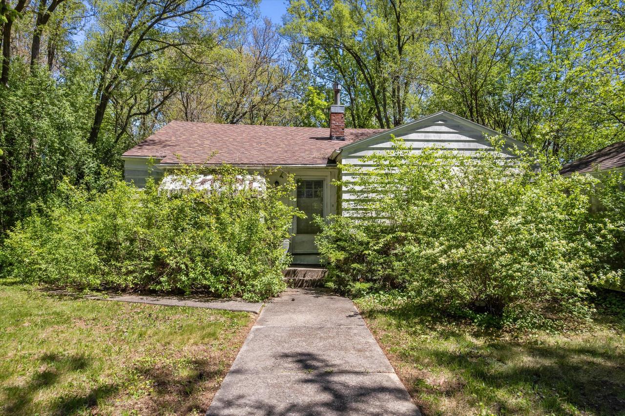 N2404 Loverture Dr, Bloomfield, WI 53105