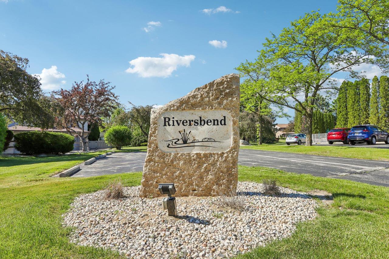 W178N9743 Riversbend Cir, Germantown, WI 53022