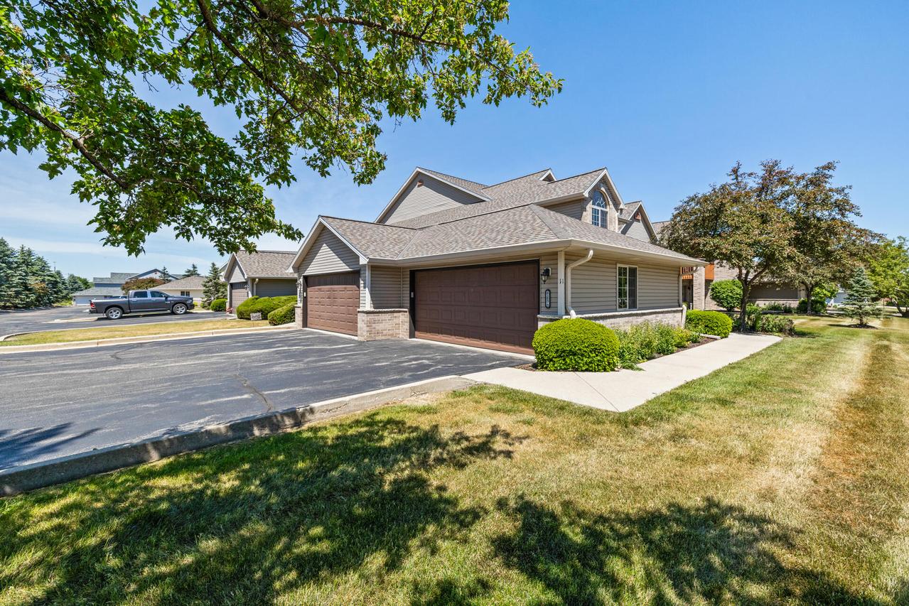 2165 Broken Hill #1, Waukesha, WI 53188