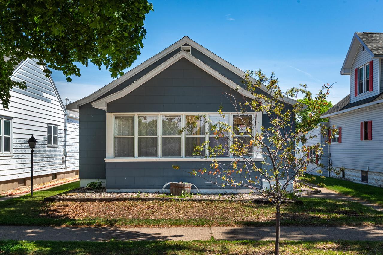 2030 Wood St, La Crosse, WI 54603