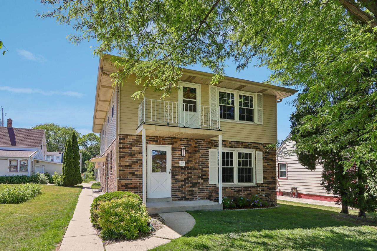 3557 S 33rd St #3559, Greenfield, WI 53221