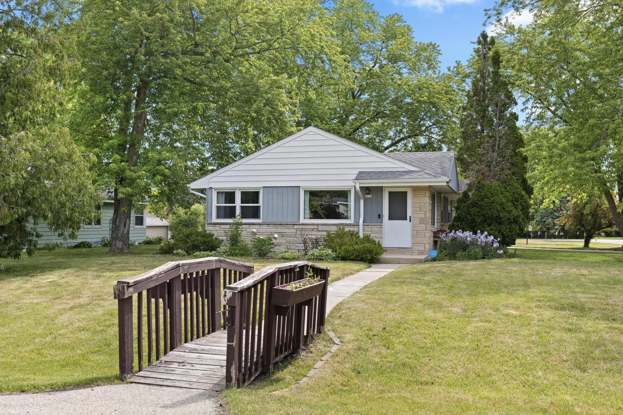 8024 N 62nd St, Brown Deer, WI 53223