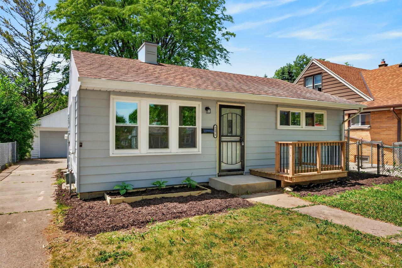 5275 N 57th St, Milwaukee, WI 53218