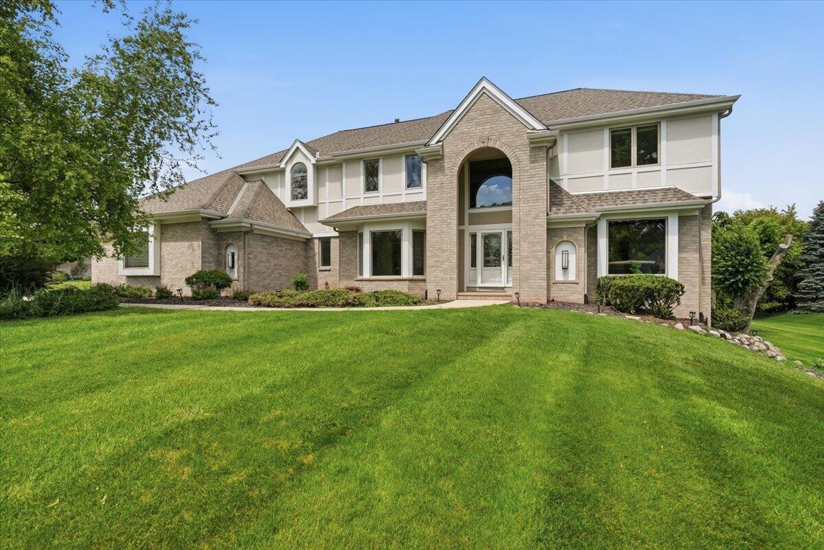 N28W30244 Red Hawk Ct, Delafield, WI 53072