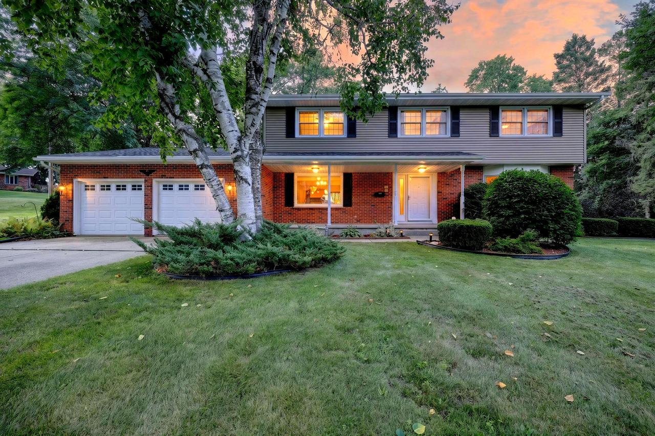 255 Brevity Ln, Columbus, WI 53925