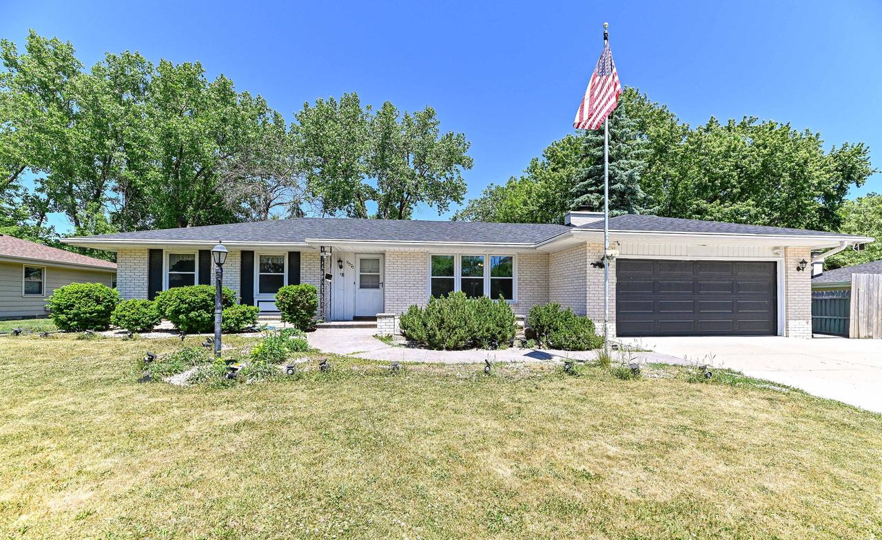 15070 W Mark Dr, New Berlin, WI 53151