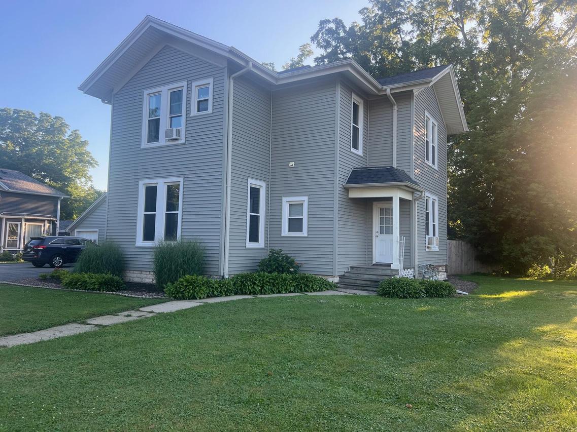 304 S Silver Lake, Oconomowoc, WI 53066